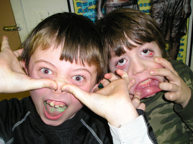 Gross Faces 007